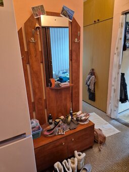 Předsíňová stěna se zrcadlem - barva třešeň - 2