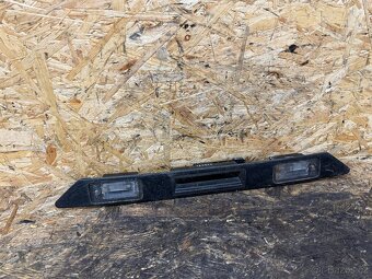 PANEL OTEVÍRÁNÍ KUFRU AUDI A6 4F KOMBI - 2