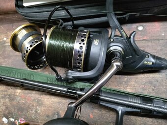 PENN Battle II 8000 Longcast Live Liner - 2