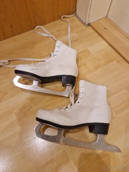 Dívčí lední brusle - 2