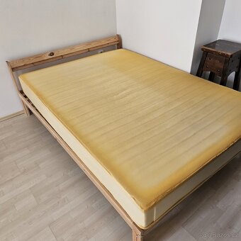 Prodám zachovalou postel 140x200cm - 2