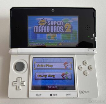 Nintendo 3DS White + 64GB SD karta - 2