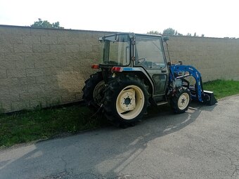 Iseki Geas 27 kabina + nakladač - 2