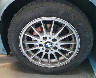 Alu kola BMW "16" se staršími pneu 225 50 16 - 2