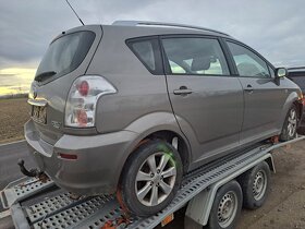Toyota Corolla Verso 2.2D-4D - 100kw , tažné , výhřev..DÍLY - 2