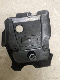 Kryt motoru 1.9 tdi volkswagen - 2