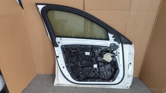 MERCEDES TŘÍDA C w205 LEVÉ PŘEDNÍ DVEŘE - 2