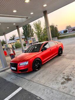 Audi S8, V8 382 kW (520 koní) - 2