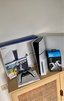 PS5 Slim 1TB s mechanikou, příslušenství, záruka, top stav - 2