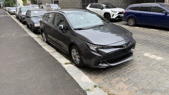 Toyota Corolla 2023 21,400 km 1,8 hybrid 499,000 Kč - 2