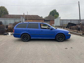 Škoda Octavia combi I na NÁHRADNÍ DÍLY - 2