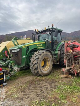 John Deere 8335R - 2