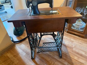 Šicí stroj v super stavu - 2