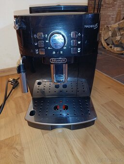 Kávovar DeLonghi magnifica S - 2
