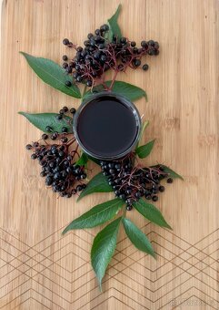 Čerstvý domácí bezinkový likér - 2