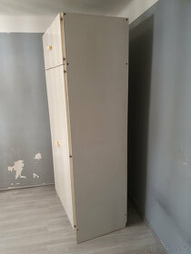 Bílá posuvná zrcadlová skříň - 2