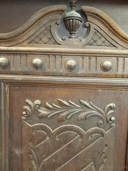 Starožitná skříň - 2