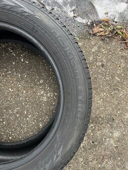Zimní pneu 235/55R18 nokian - 2