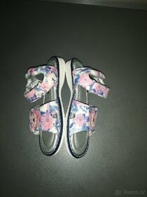 Sandálky téměř nové vel. 25 - 2