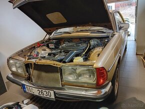 Mercedes W-123C kupé , benzín , automat - 2