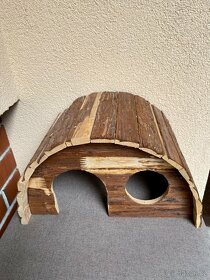 Dřevěný půlkruhový domek pro hlodavce - 2