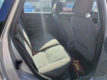 Ford Focus MK2 1.6 kombi benzín - 2