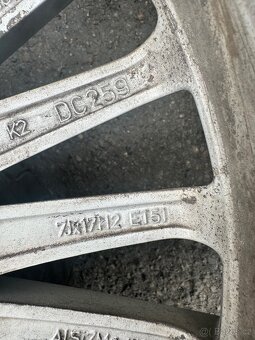 Mercedes Alu kola 225/55 R17 v-klas - 2