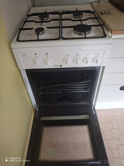 Plynový sporák 2r.starý. - 2