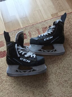 Lední brusle chlapecké CCM vel. 35 - 2