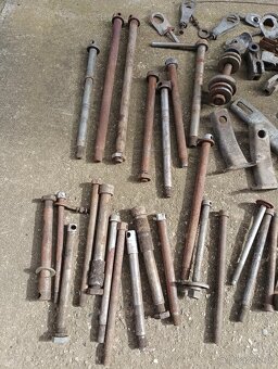 Jawa díly, osy,záchyt reakce,brzdová raminka - 2