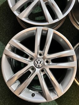 5x112 R17 Originál alu kola VW Touran 2017 - ET52 - 2