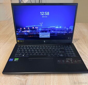 Herní notebook Acer Nitro V15, 16GB RAM, i7 - 2