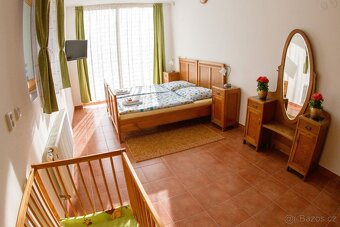 Starožitný nábytek - 2