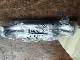 BMW 3 E90 a BMW X1 E84 držák výfuku - 2