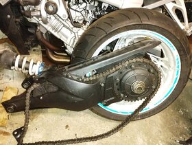 Letmo uchycené kolo s kyvnou vidlicí Honda CB 1000 R - 2