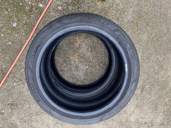Pneu 245/40 R19 - 2