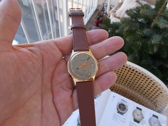 mene vidane zlacene funkcni hodinky prim rok 1985 - 2