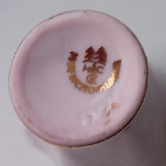 Růžový porcelán, vázička na fialky, ruční malba zlatem - 2