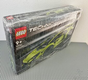 LEGO Technic 42161 - Lamborghini Huracán - 2
