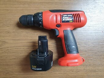 Aku vrtačka Black & Decker + nabíječka - 2