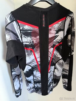 Jedinečný UFC Venum Rashguard (M) - 2