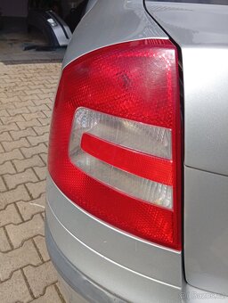 Prodám zadní světla na škoda Octavia 2, sedan - 2