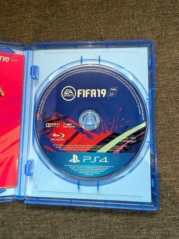 PlayStation 4 hra: FIFA 19 - 2