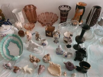 Kolekce porcelánových figurek, váz a skleněných mís - 2