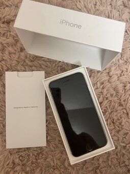 Apple iPhone SE 2020 128 GB bílý - 2