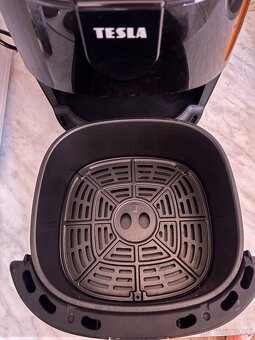 Horkovzdušná fritéza TESLA - 2