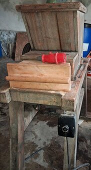 Šroťák na ovoce old timer - 2