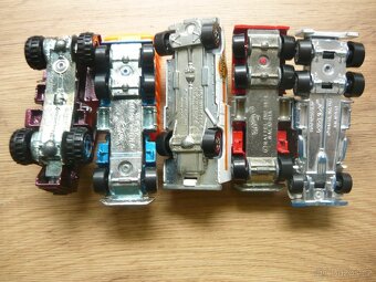 AUTÍČKA HOT WHEELS - 2