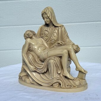 Stará socha Pieta dle Michelangela masivní 3 kg 2 900 Kč - 2