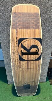 Wakeboard deska Ronix Kinetik Project Springbox 2 139cm - 2